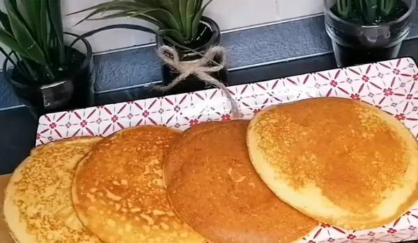 Pancakes with Semolina and Orange Juice