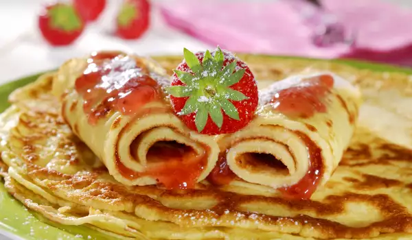 French Crepes with Strawberries