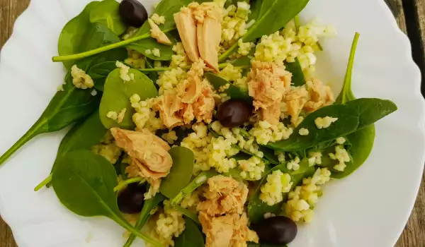 Bulgur Salad with Baby Spinach and Bonito