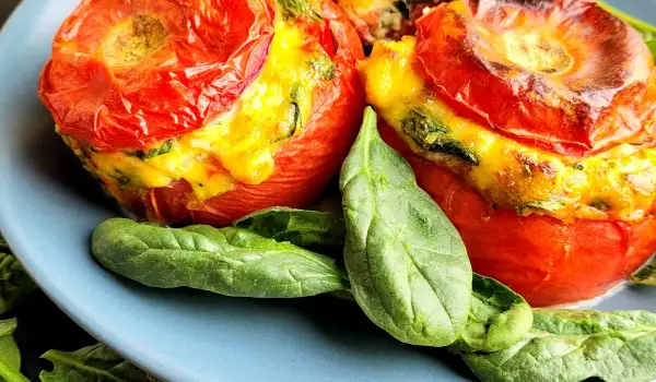 Stuffed Tomatoes with Eggs and Spinach