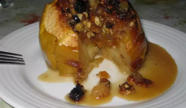 Stuffed Apples with Walnuts and Apricots
