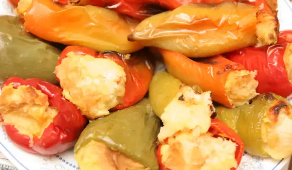 Peppers with Eggs, Cheese and Feta Cheese