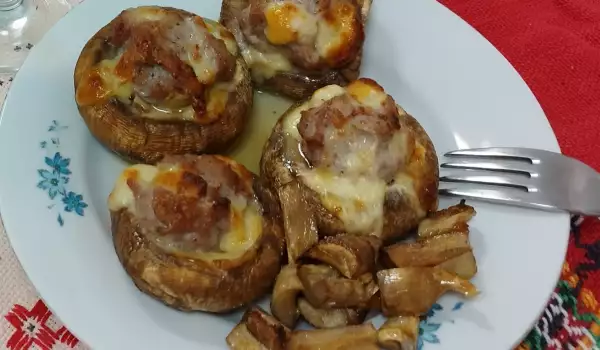 Mushrooms Stuffed with Minced Meat