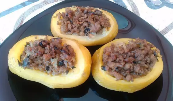 Stuffed Potatoes with Minced Meat and Dairy Sauce
