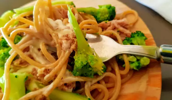 Healthy Whole Grain Spaghetti with Broccoli