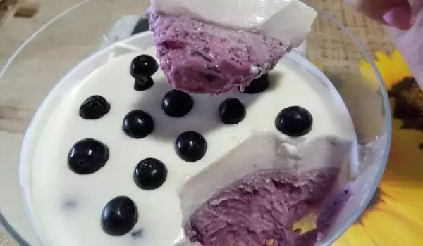 Panna Cotta with Blueberries and White Chocolate