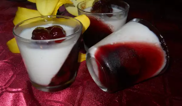 Panna Cotta with Yoghurt and Strawberry Jam
