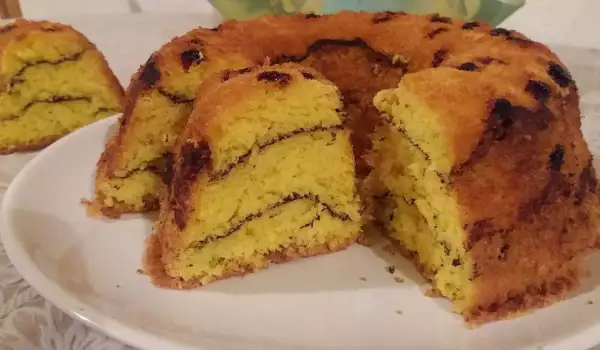 Sponge Cake with Raisins