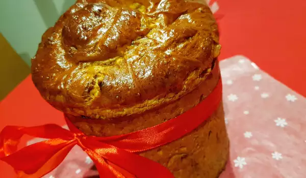 Panettone with Pecans and White Chocolate