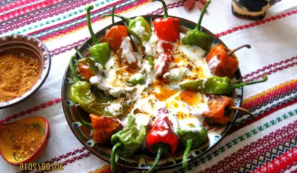 Fried Peppers with Yoghurt