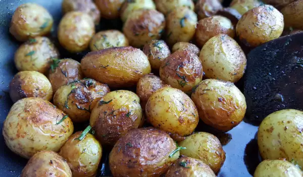 Fried New Potatoes with Aromatic Spices