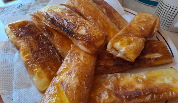 Fried Phyllo Pies with Cottage Cheese