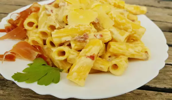 Pasta with Oyster Mushroom and Prosciutto