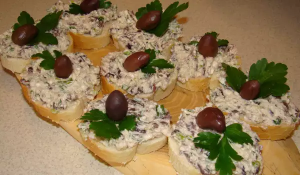 Light Pâté with Olives and Cottage Cheese