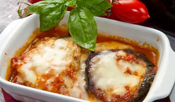 Eggplant with Minced Meat and Tomato Sauce