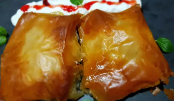 Baked Pears in Filo Pastry Sheets