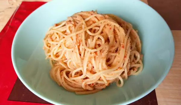 Spaghetti with Homemade Tomato Pesto
