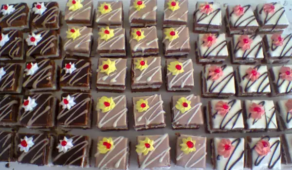 Petits Fours for Guests