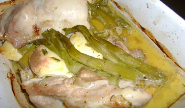 Chicken Fillets with Asparagus and Smoked Cheese
