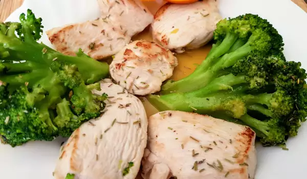 Pan-Seared Chicken with Butter and Broccoli