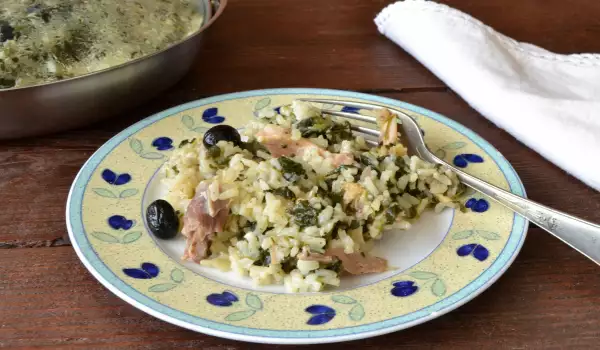 Chicken with Rice, Spinach and Olives