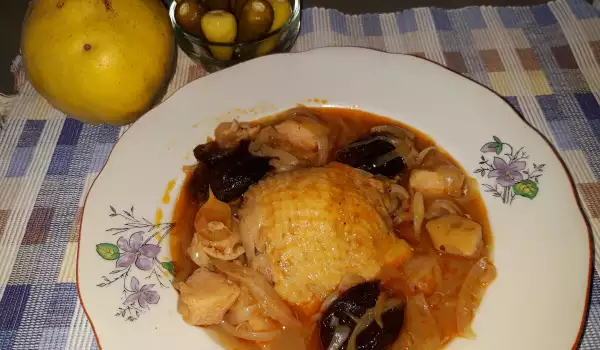 Onion Stew with Chicken and Quince