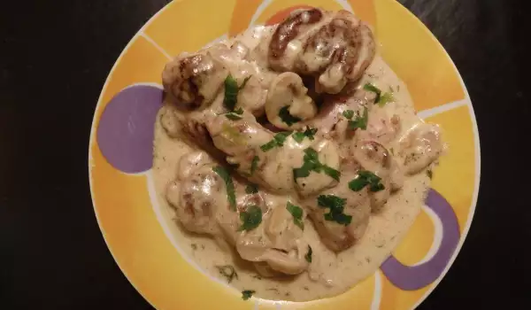 Chicken with Mushrooms and Cream