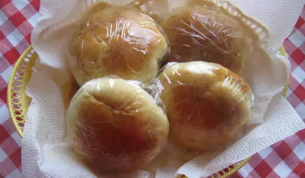 Stuffed Buns with Minced Meat and Onions