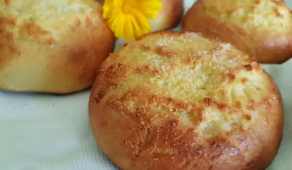 Coconut Buns with Lime and Nutmeg