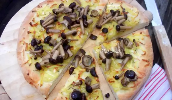 Pizza with Mushrooms and Potatoes