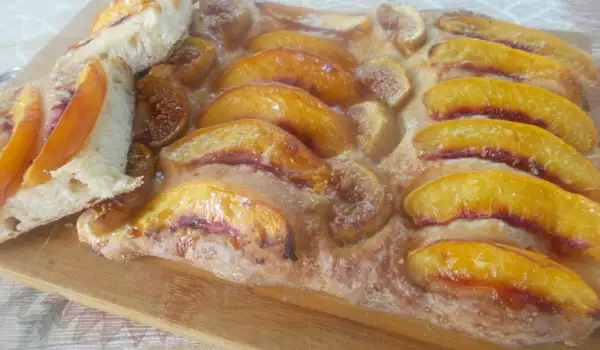Sweet Pizza with Peaches and Figs