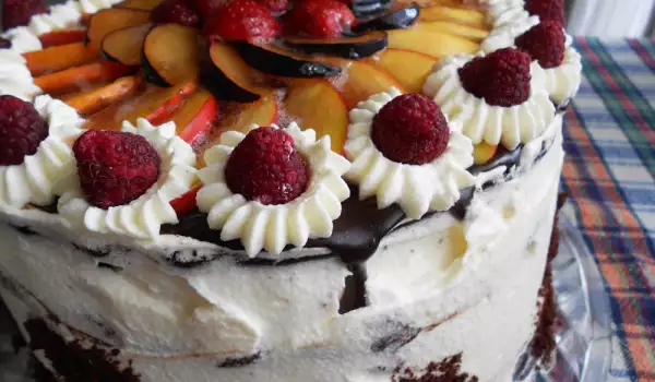 Cake with whipped cream and fruit