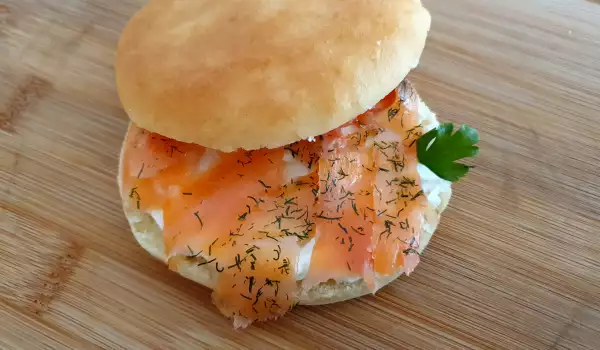 Cold Sandwiches with Cream Cheese and Salmon