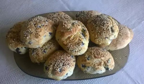 Lean Bread Buns with Olives
