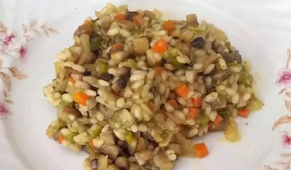 Vegan Risotto with Field Mushrooms and Peppers
