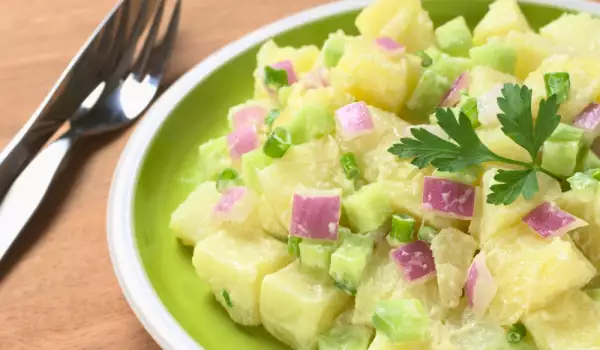 Bavarian Salad with Potatoes and Cucumbers