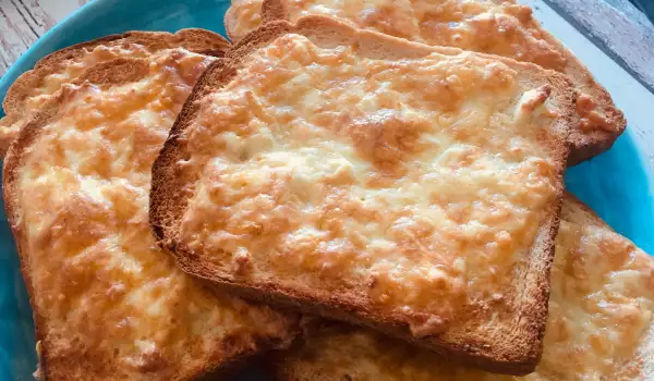 Oven-Baked Bread Slices with Eggs
