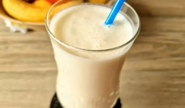 Egg White, Banana and Cottage Cheese Protein Shake