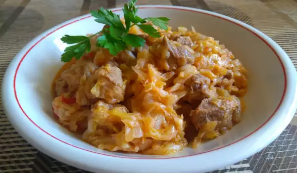 Aromatic Cabbage with Pork
