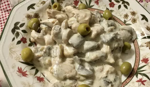 Turkey Fillet with Mushrooms in White Sauce
