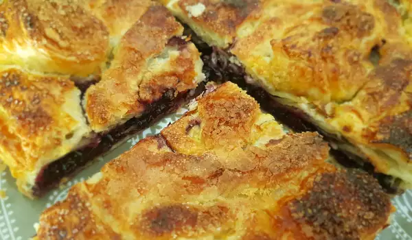 Puff Pastry Pie with Blueberries
