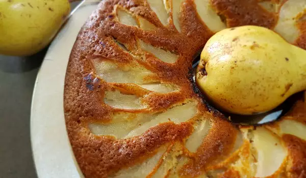 Fluffy Sponge Cake with Pears and Milk