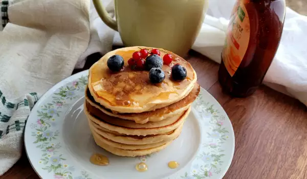 American Pancakes with Sour Cream