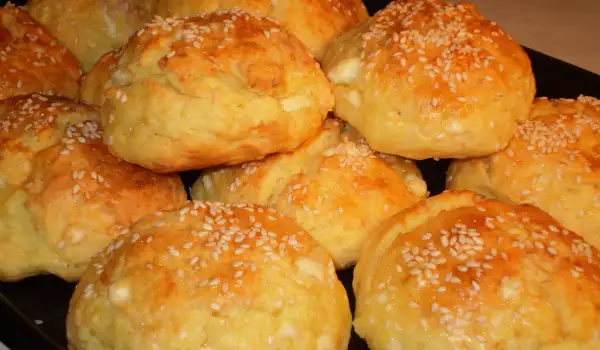 Fluffy Bread Buns with Butter