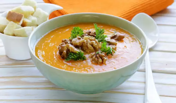 Pumpkin soup with walnuts