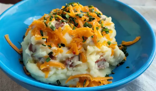 Mashed Potatoes with Bacon and Cheddar Cheese