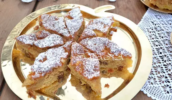 The Most Delicious Apple Cake with Raisins