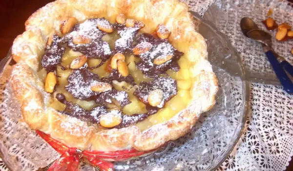 Puff Pastry Pie with Apples and Chocolate