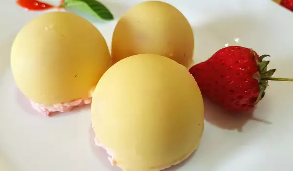 Strawberry Domes with White Chocolate and Mousse