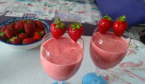 Light Cream with Strawberries